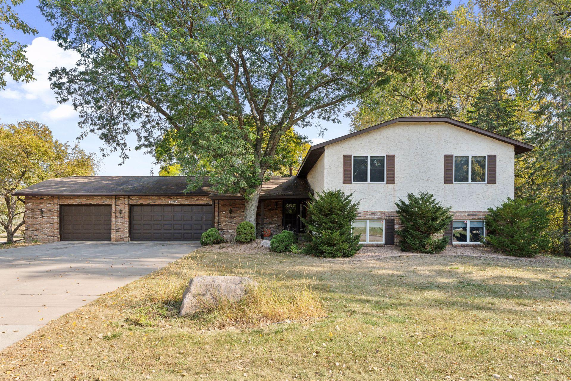 1940 Hunter Mendota Heights Sold Property