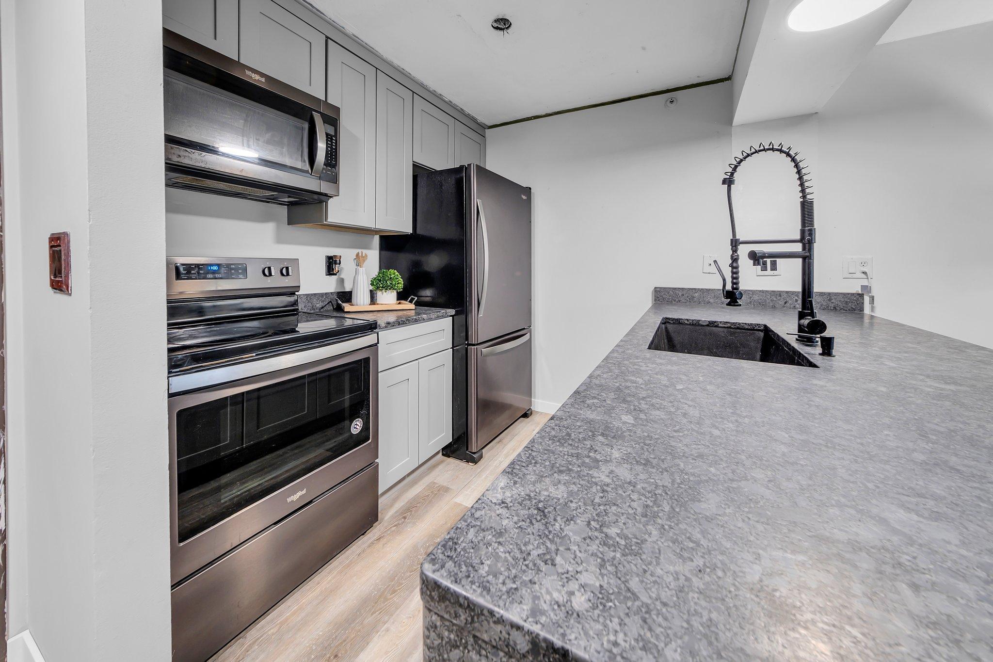 1235 Ferndale UNIT C17 Maplewood Sold Property