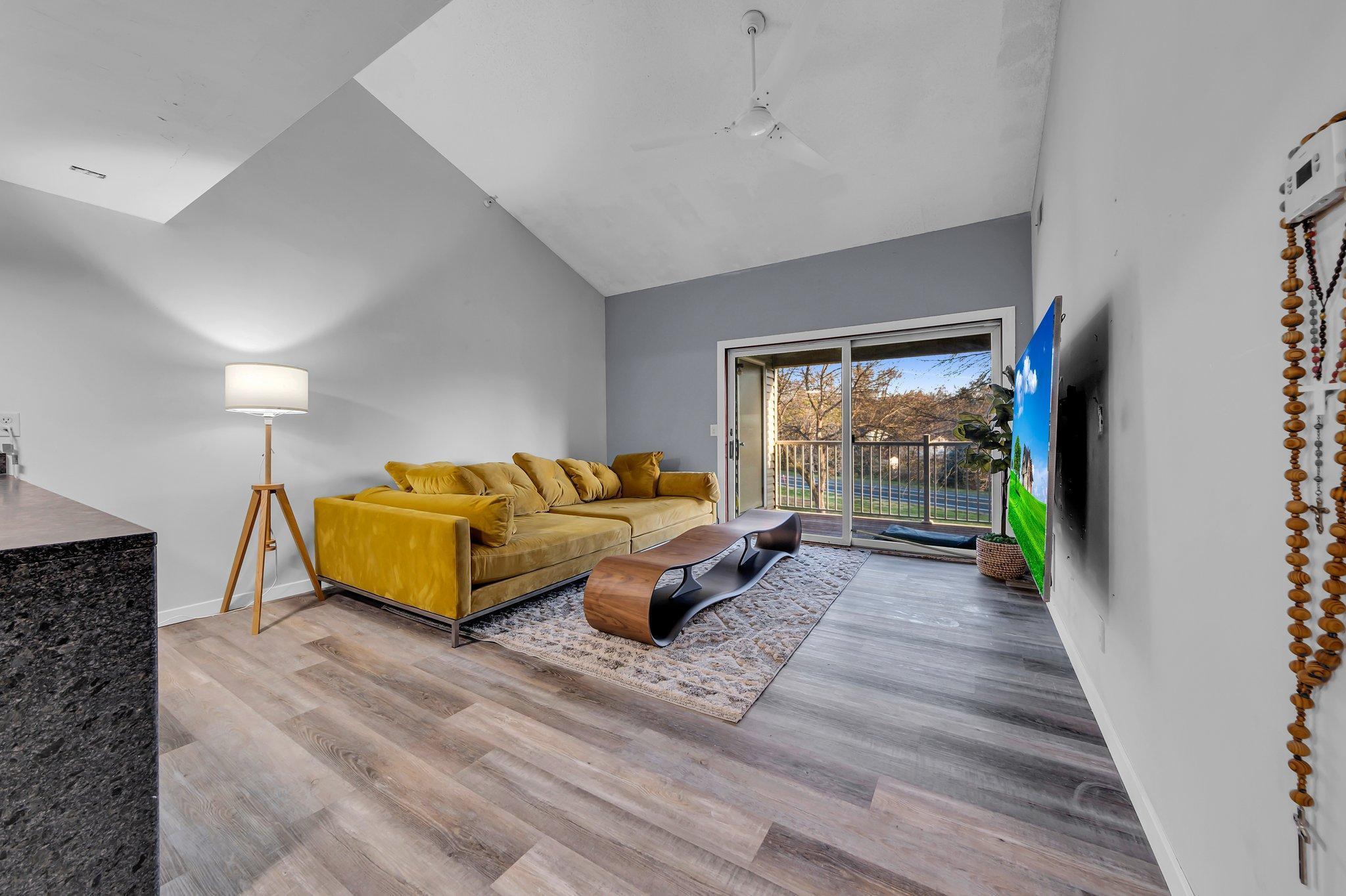 1235 Ferndale UNIT C17 Maplewood Sold Property