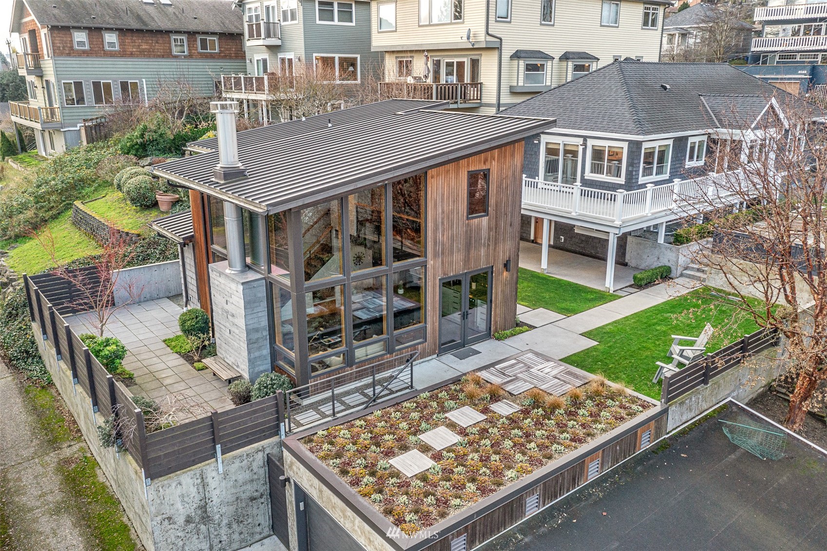 3236 24th Avenue W, Seattle, WA 98199 Sold Property
