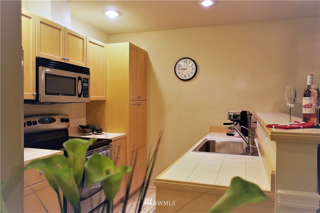 25235 SE Klahanie Boulevard UNIT L302, Issaquah, WA 98029 Sold Property