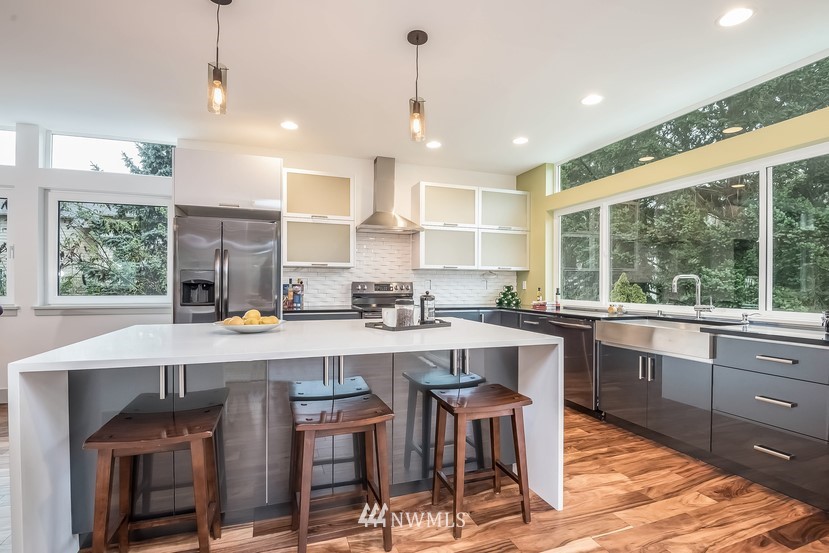 11206 Fremont Avenue N, Seattle, WA 98133 Sold Property