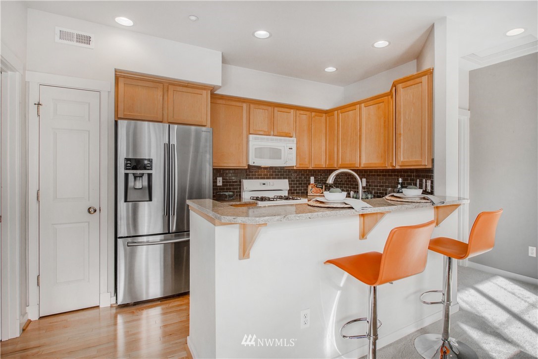 1601 NE Katsura Street UNIT 303, Issaquah, WA 98029 Sold Property