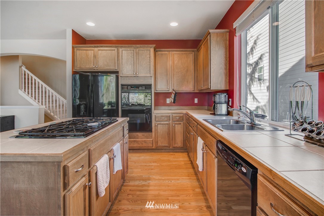16106 Parkside Way SE, Renton, WA 98058 Sold Property