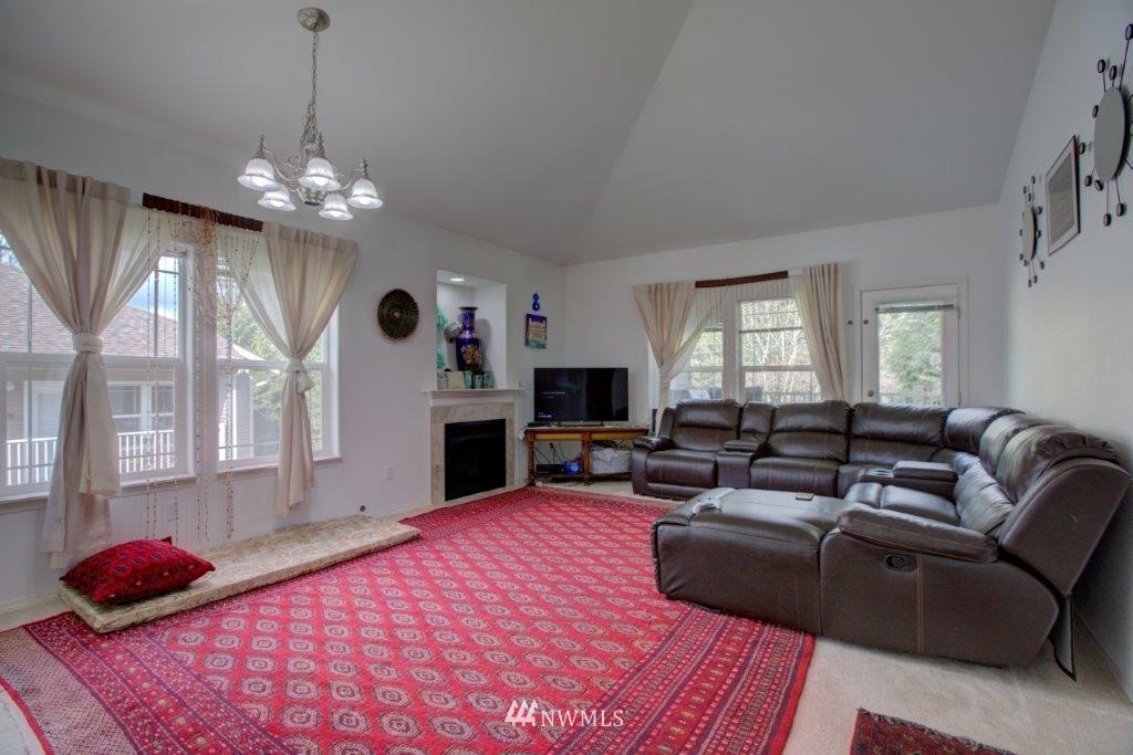 10025 W 9TH Avenue UNIT F201, Everett, WA 98204 Sold Property
