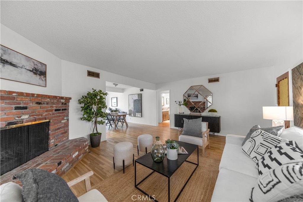 824 Loma Avenue Sold Property