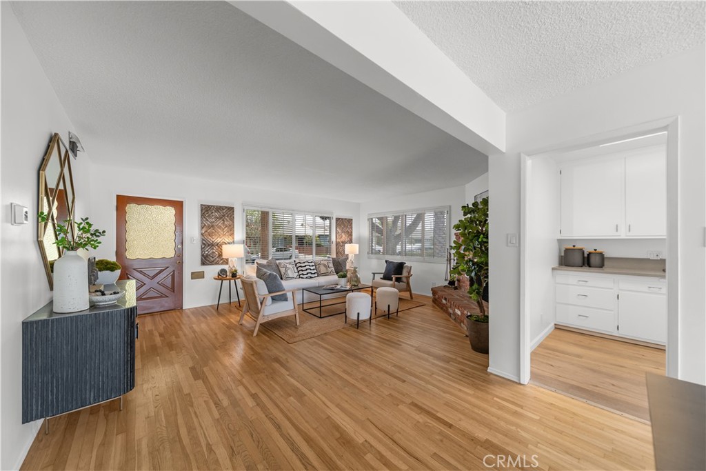 824 Loma Avenue Sold Property