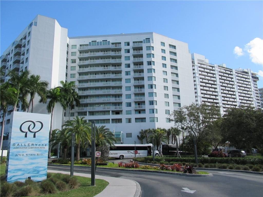 Entrance Drive to Hotel