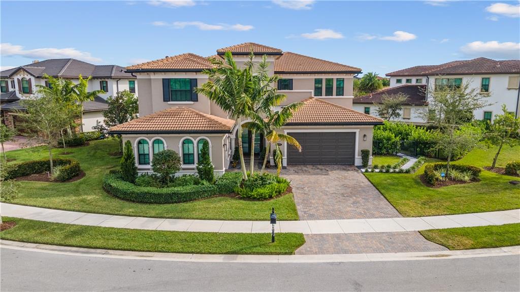 Beautiful Laurel model on pie shaped lot - featuri