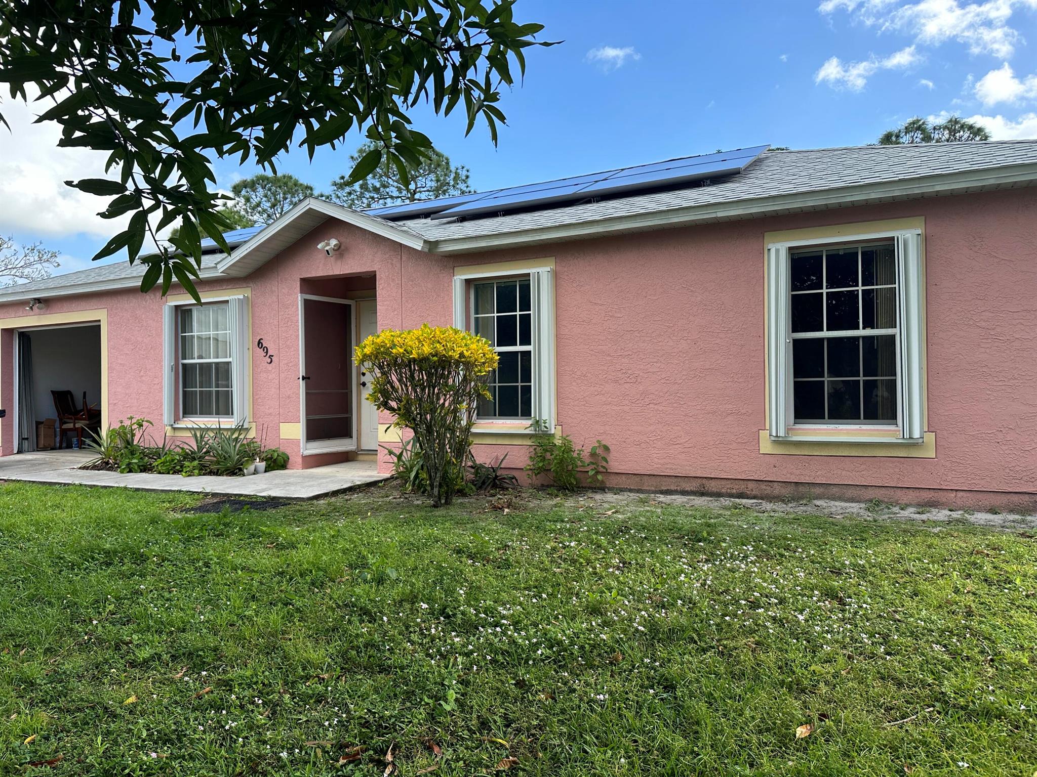 695 SW Heather Street Sold Property