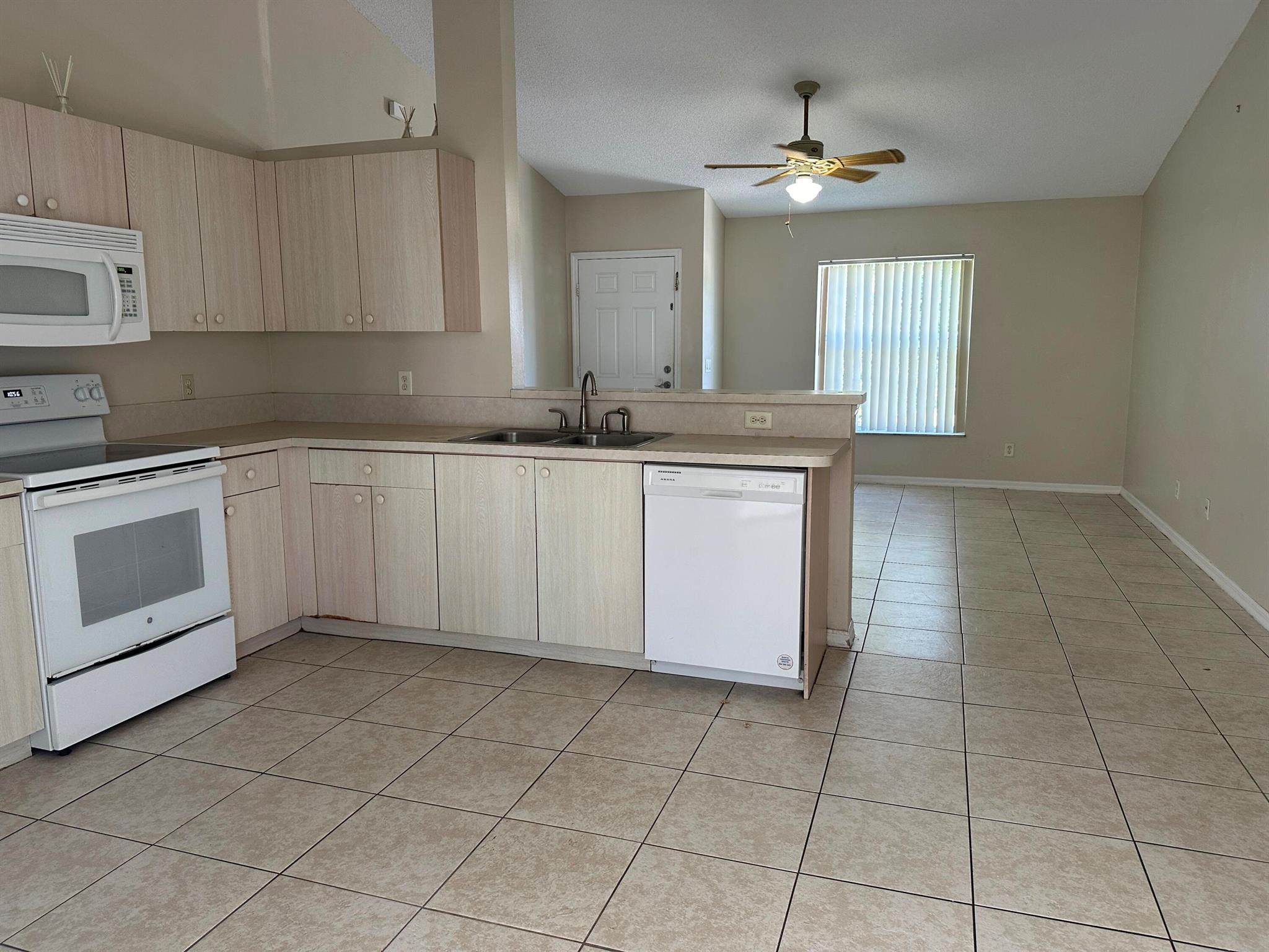 695 SW Heather Street Sold Property