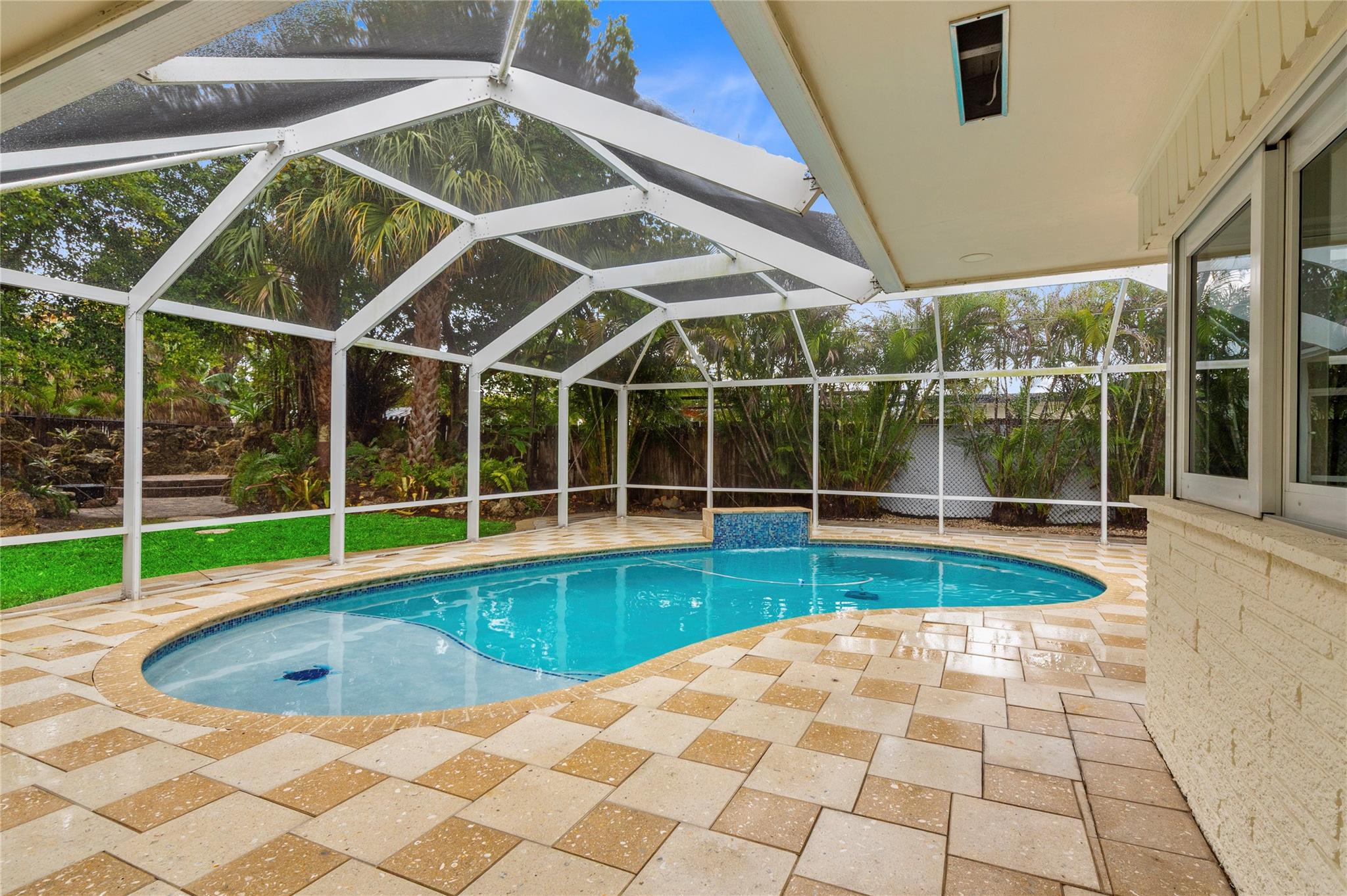 2201 NE 62nd St Beautiful backyard with Screen Enclosed Patio & lo