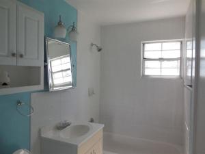 4906 bathroom1
