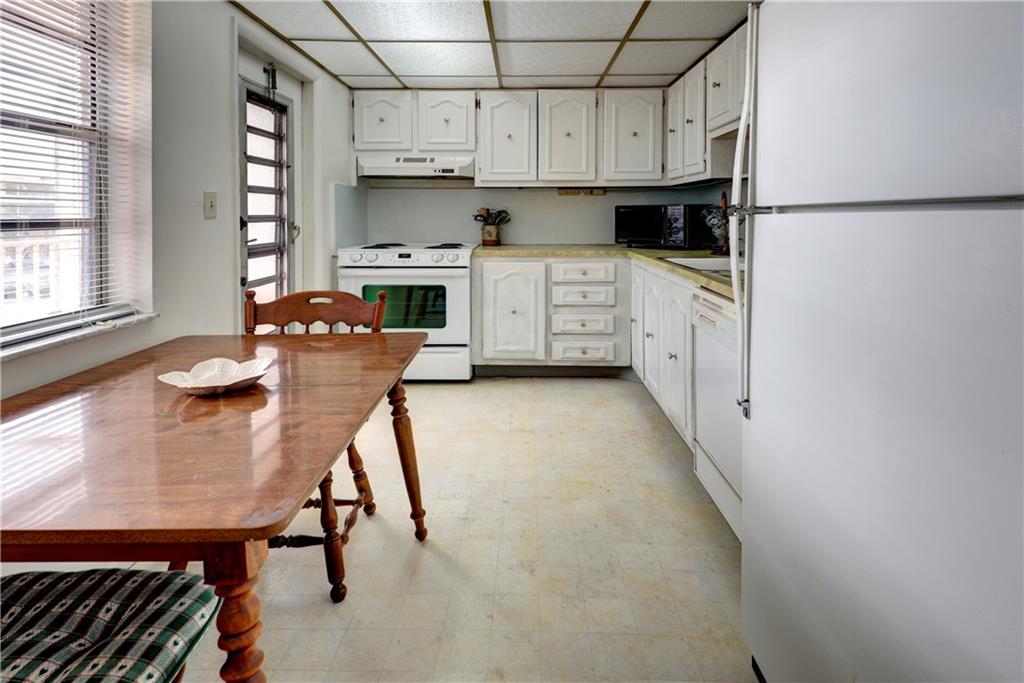 3990 NW 42nd Ave 306 Kitchen