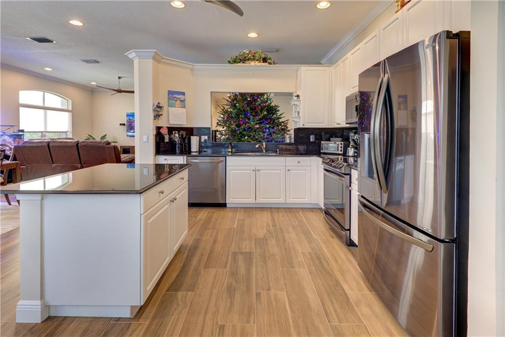 Kitchen with updated LG Appliances (8/2016)