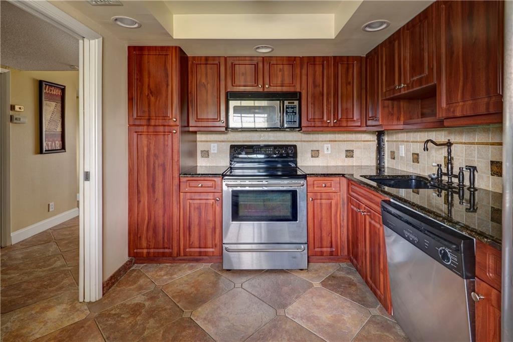 575 Oaks Ln 406 Sold Property