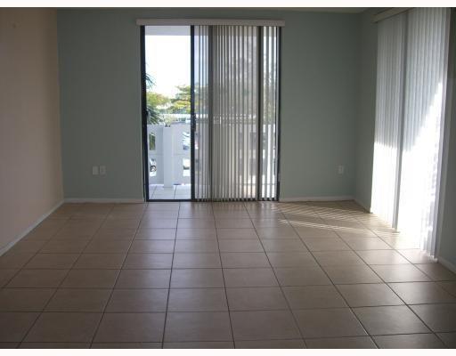 919 HILLCREST DR 301 Sold Property