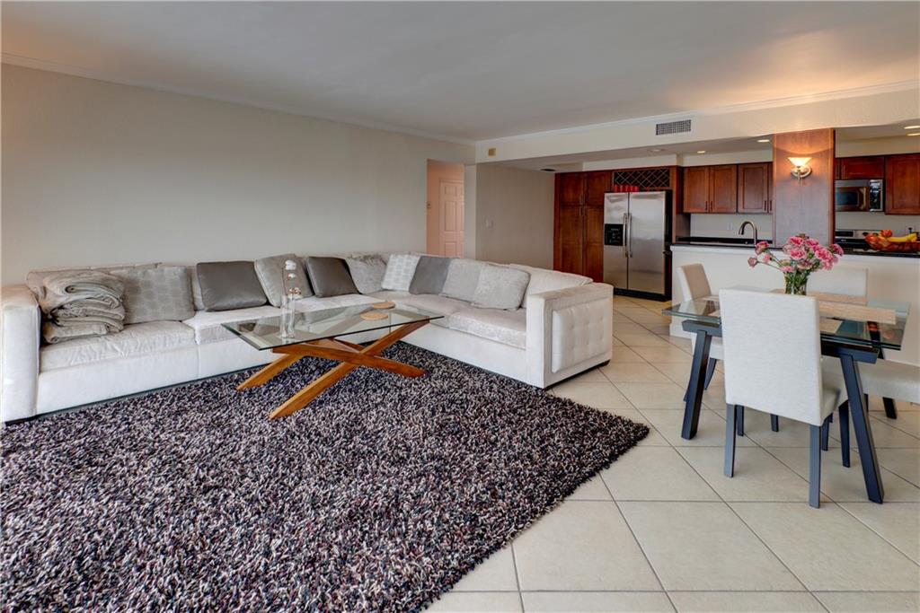 OPEN FLOORPLAN!!