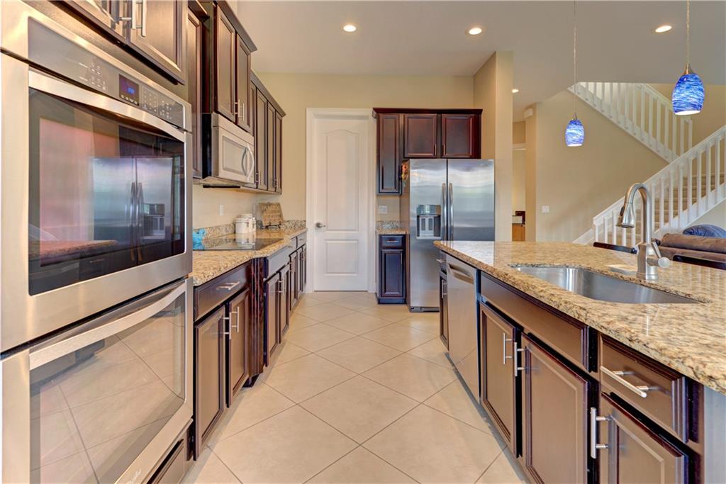 Lots of Cabinets, Walk in Pantry