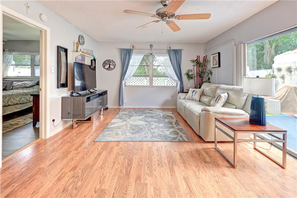 Laminate floors throughout...NO carpet!