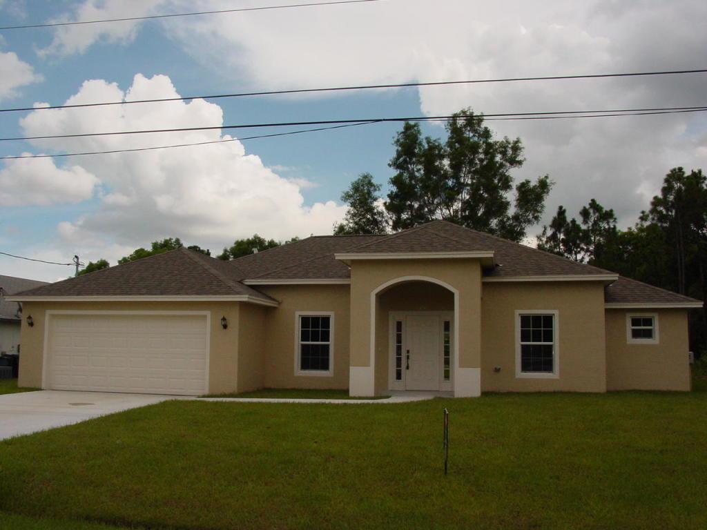 6695 NW Pinson Court Exterior Front