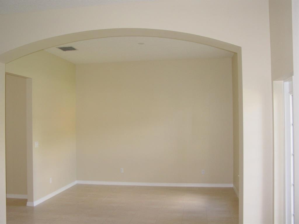 6695 NW Pinson Court Entry