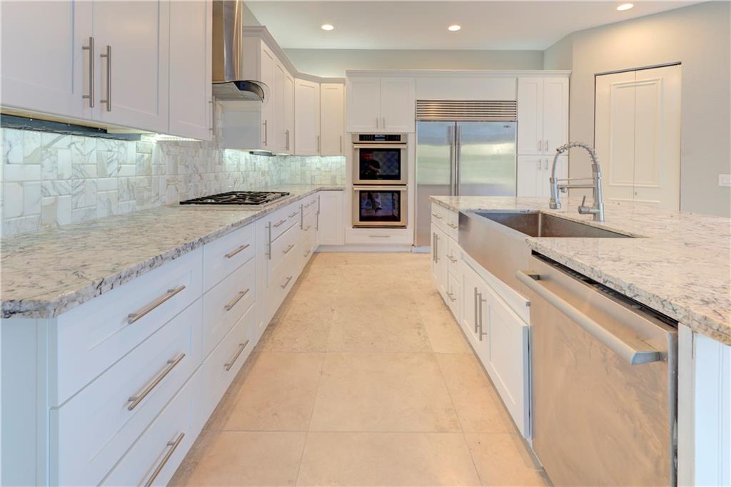 6565 Grande Orchid Way Double oven & tons of counter space.