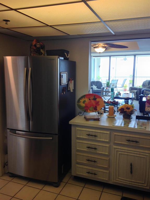 840 Ocean Drive 702 KITCHEN
