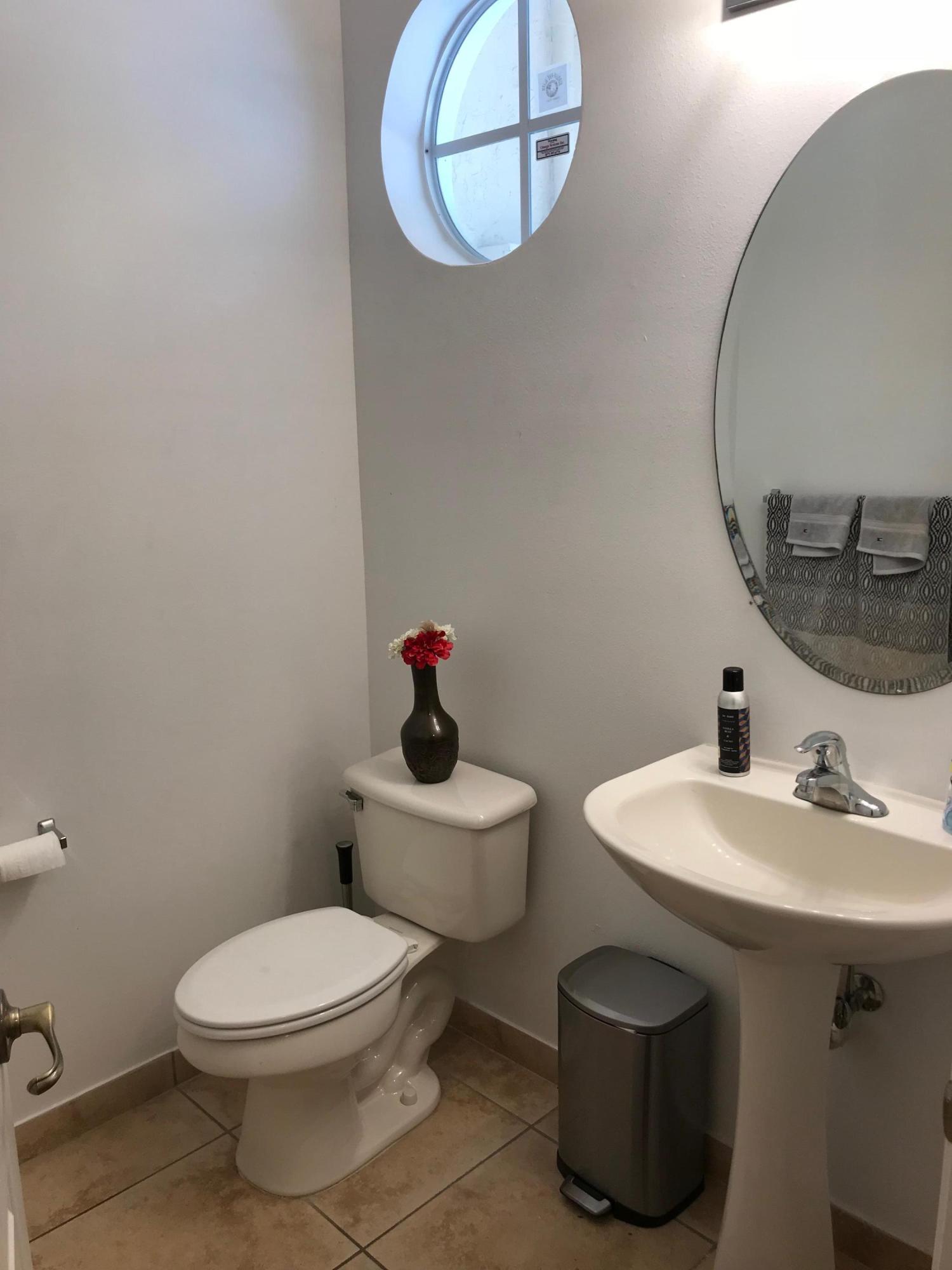 1/2 Bathroom