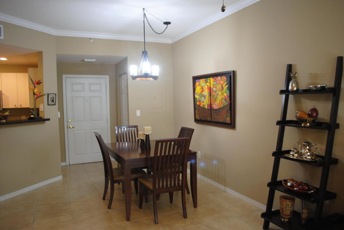 Spacious Dining Room!