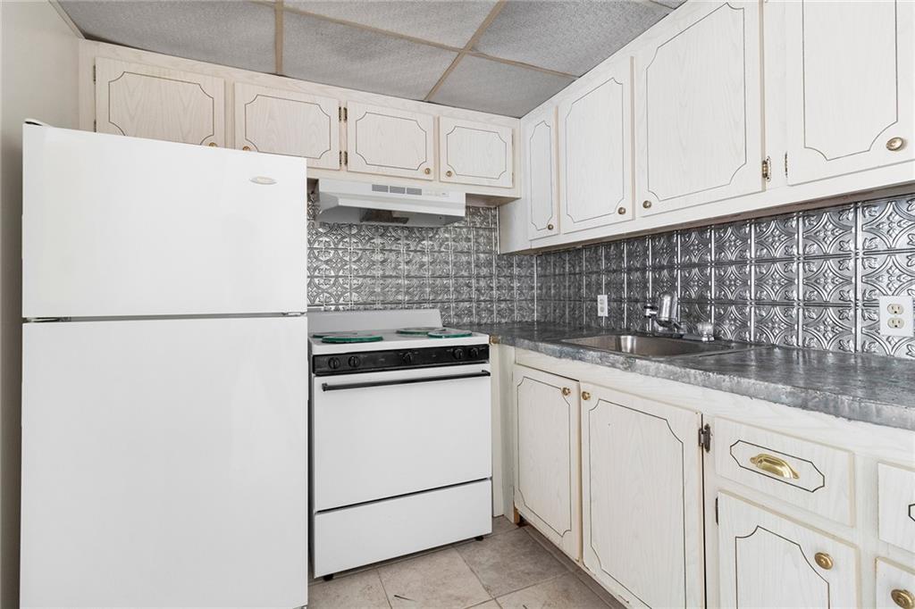 399 Fanshaw J 399 Sold Property