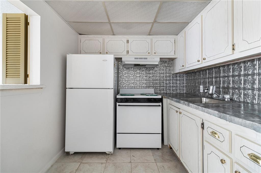 399 Fanshaw J 399 Sold Property