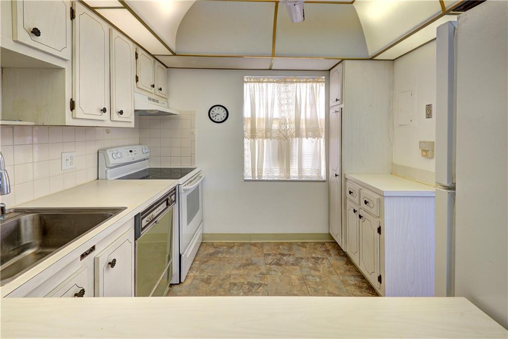1000 COUNTRY CLUB DR 408 Sold Property