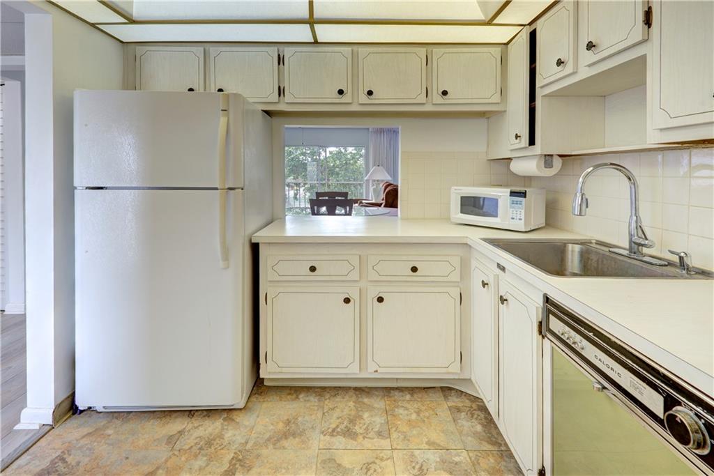 1000 COUNTRY CLUB DR 408 Sold Property