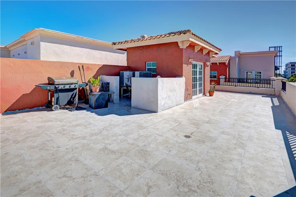 1033 17TH WY 1501 Sold Property
