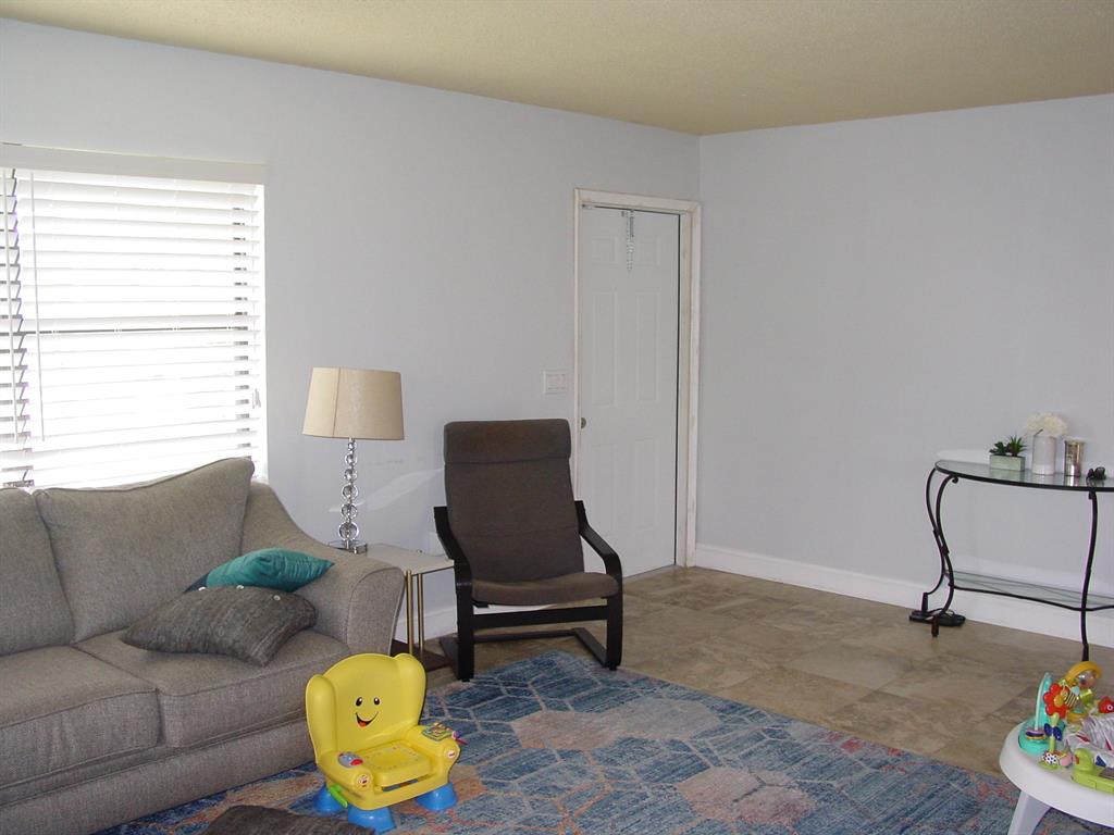 132 W Palmetto Road DSC00982