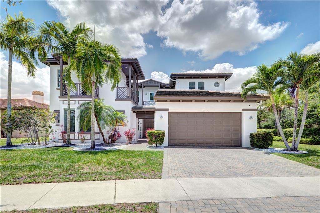 Desare's Sold Listings Gorgeous curb appeal with freshly painted exterior