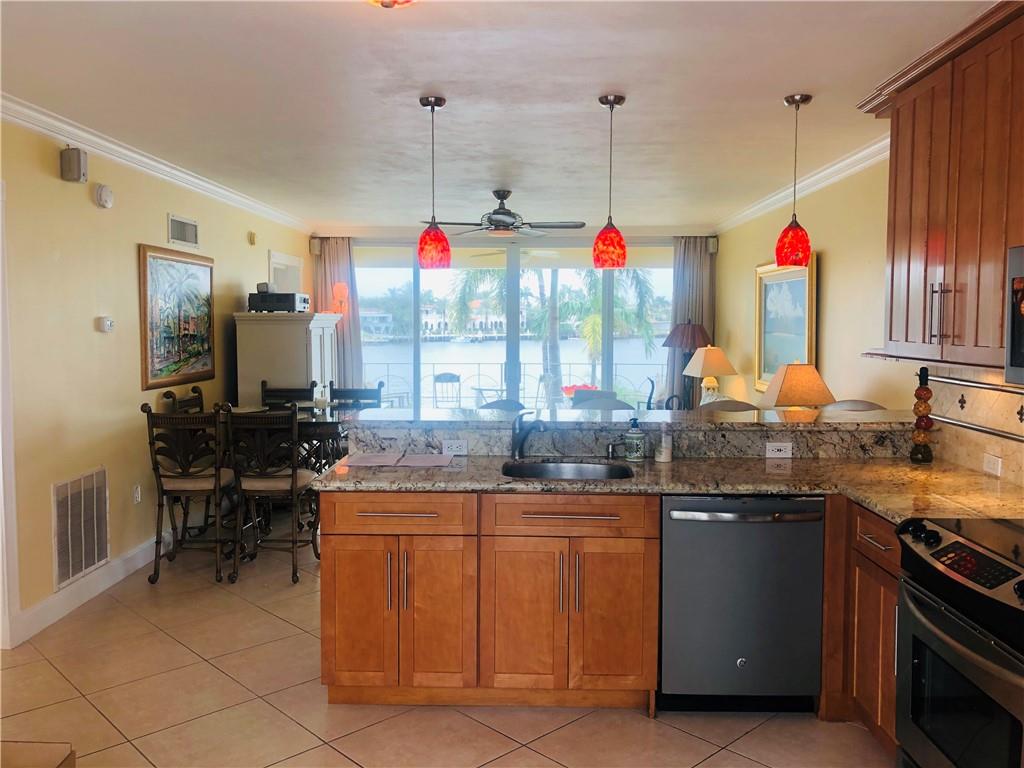 Beautiful Open Kitchen with full views of the wate