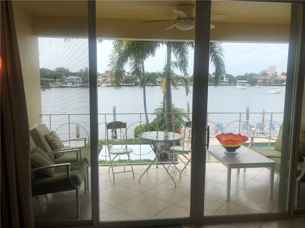 Fantastic Patio to watch the Yachts in the Bay
