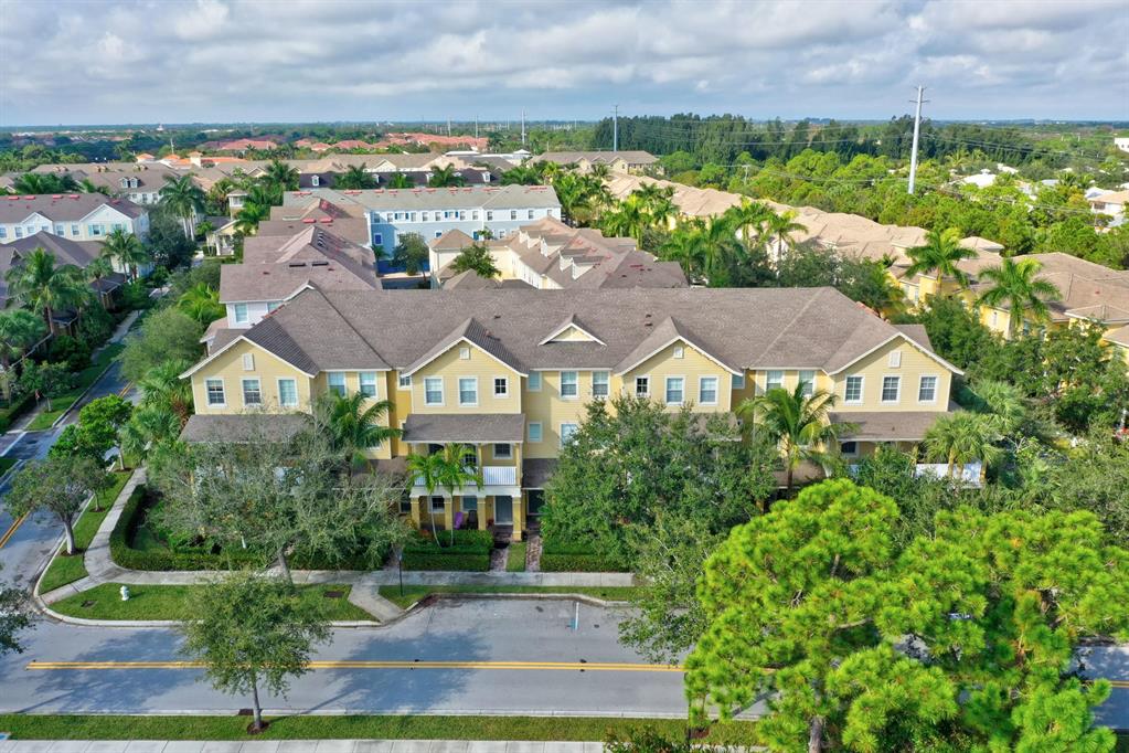 334 W Thatch Palm Circle 105 Sold Property
