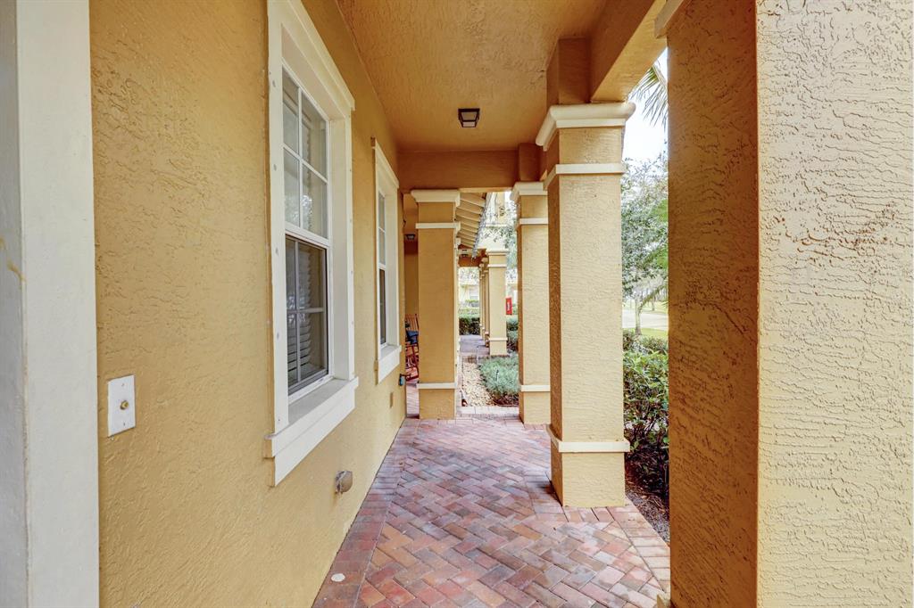334 W Thatch Palm Circle 105 Sold Property