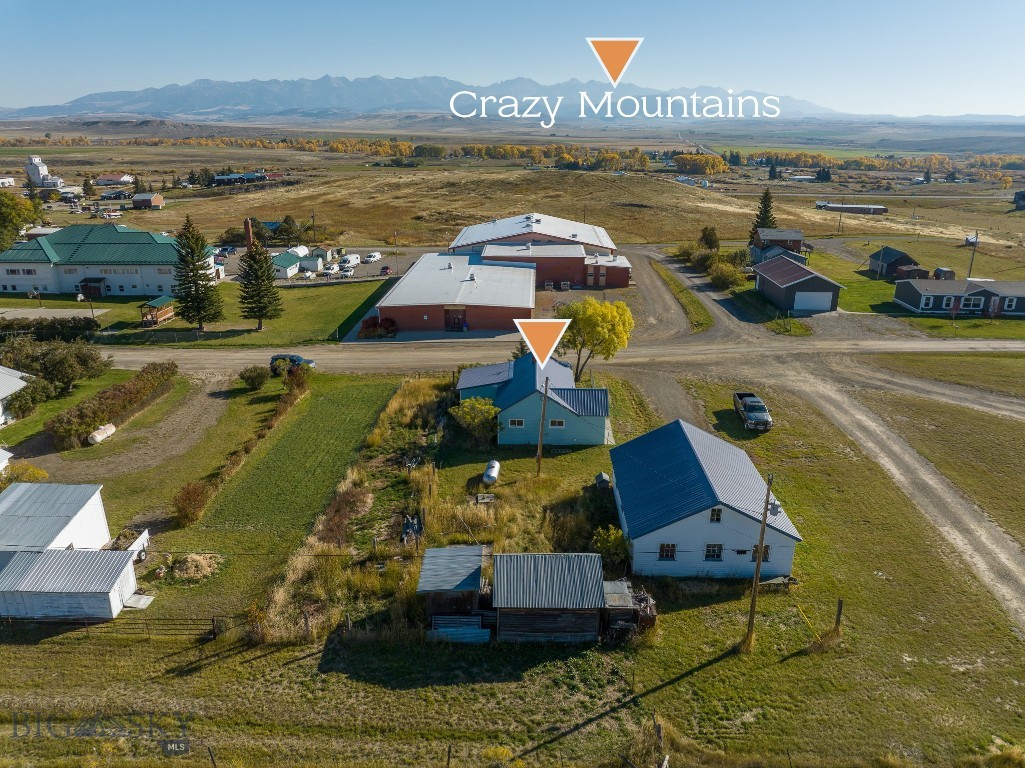 Convenient location with Crazy mountain Views!