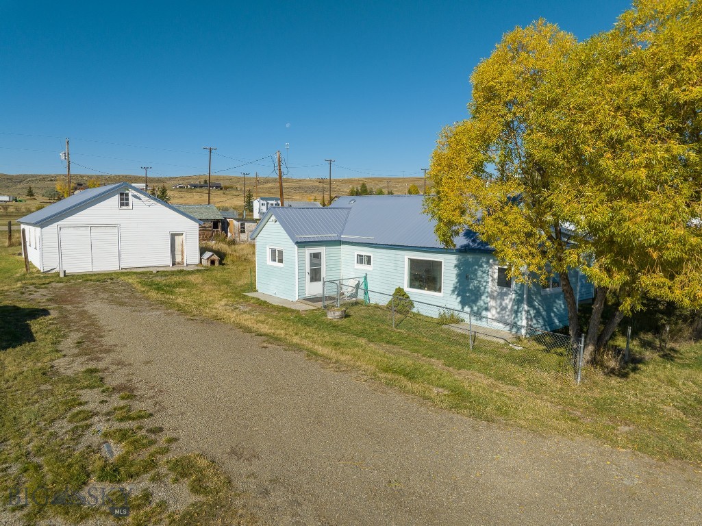 Plenty of parking space for drift boats, trailers