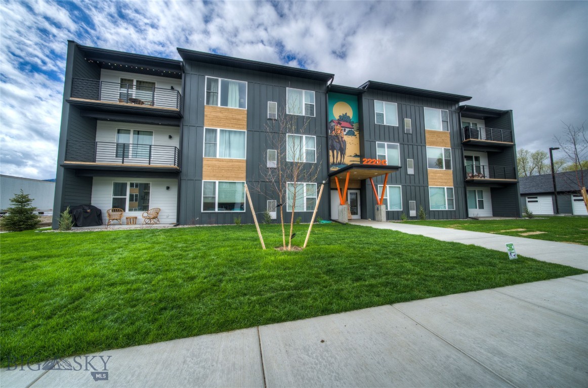 ALL PHOTOS ARE OF A SIMILAR UNIT.