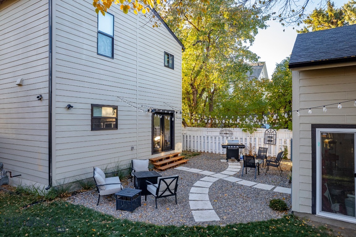 211 S H Back patio