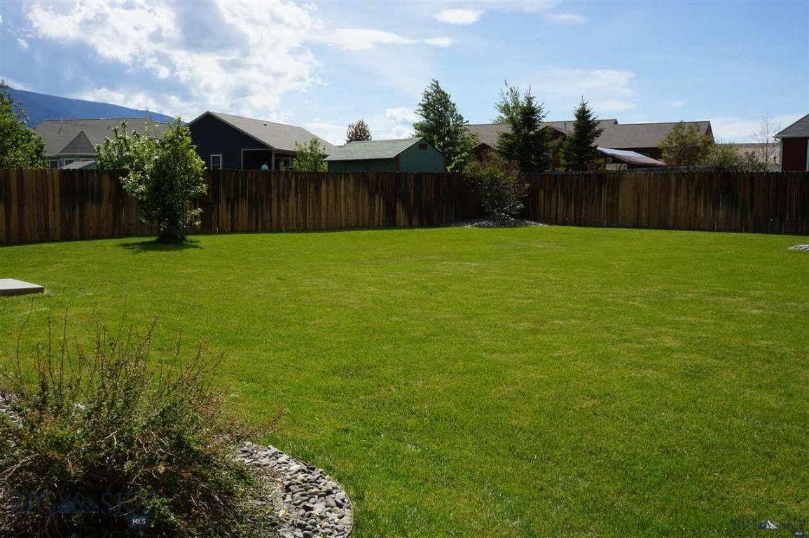 Spacious Backyard w/UG Sprinklers