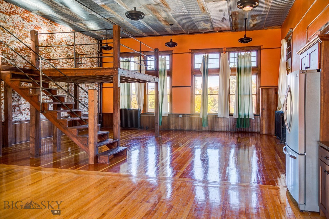 NOT UNIT BEING SOLD: Added as an example of sleepi