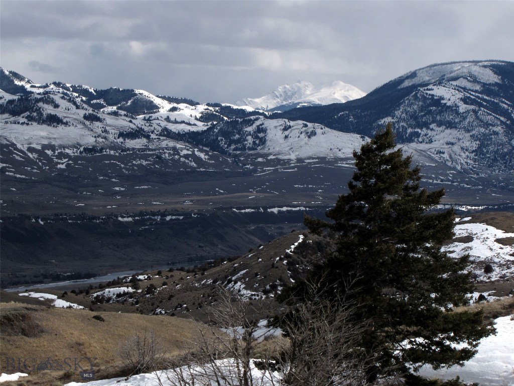 Looking south.. note Yellowstone River and Electri