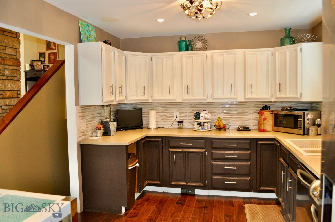 Plenty of Cabinets & Countertop Space