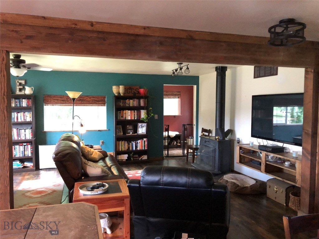 Open floor plan with lots of natural light